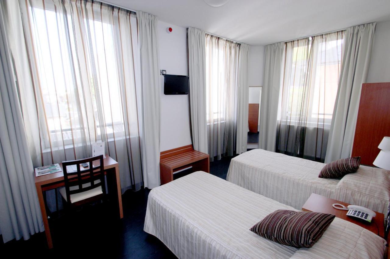 Hotel Florence Lourdes Ruang foto