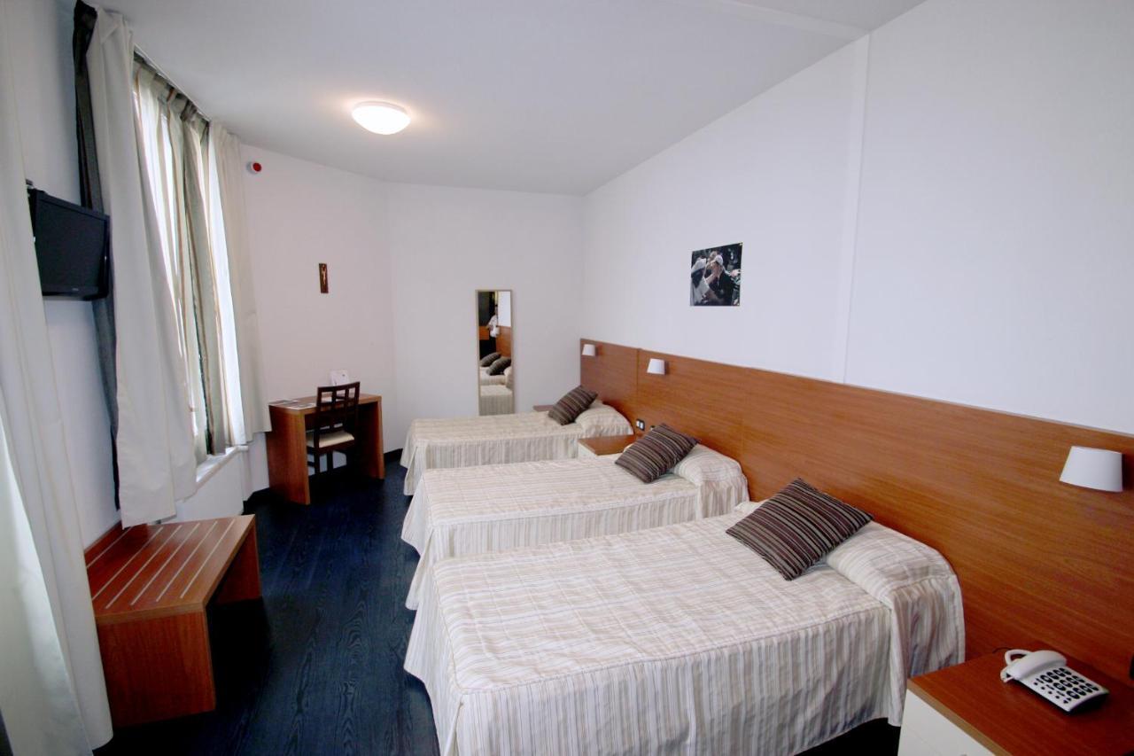 Hotel Florence Lourdes Ruang foto